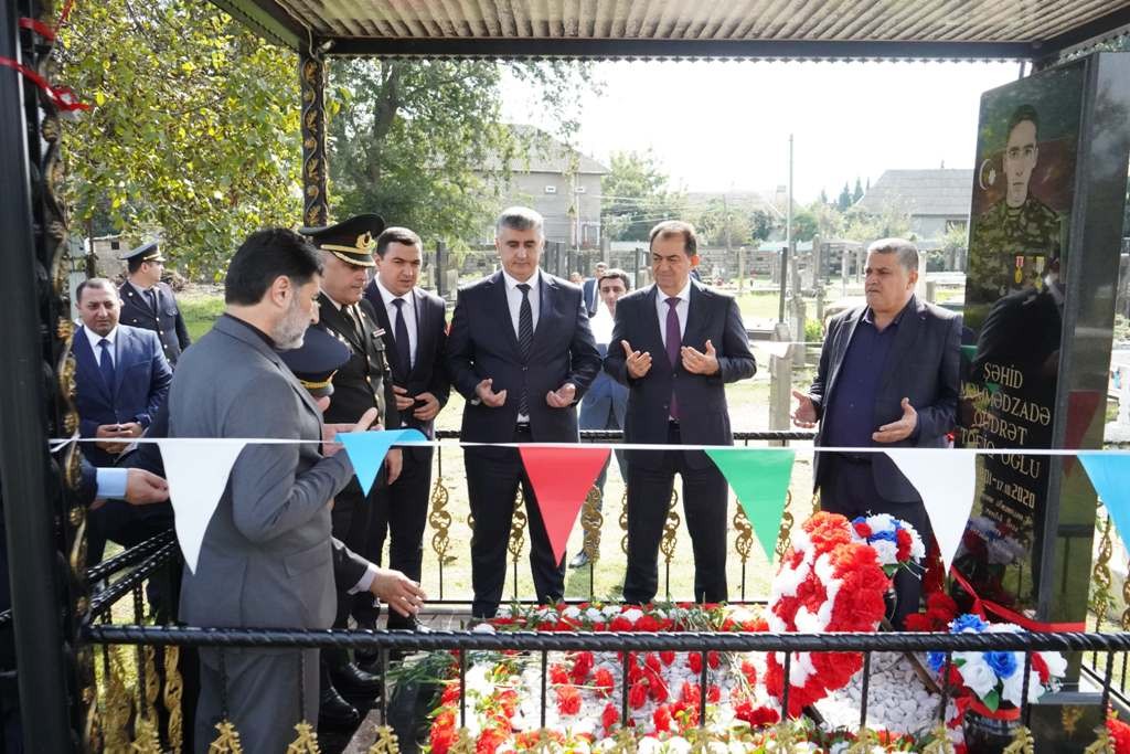 Taleh Qaraşov şəhidlərin məzarını ziyarət edib - FOTOLAR